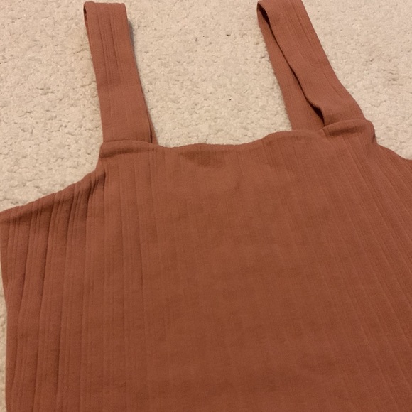 🌼 4 for 20$ TANK TOP - Picture 2 of 3